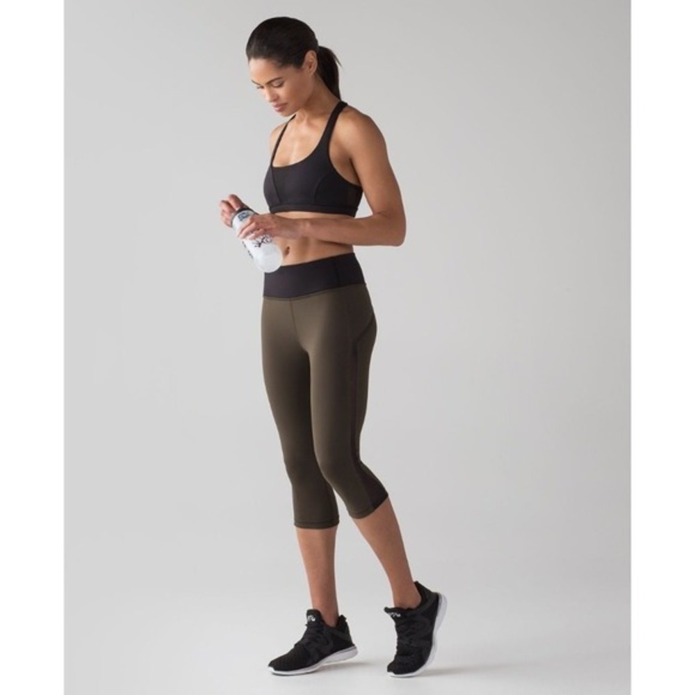 Lululemon Smooth Stride Crop Dark Olive Legging‎ Size 6